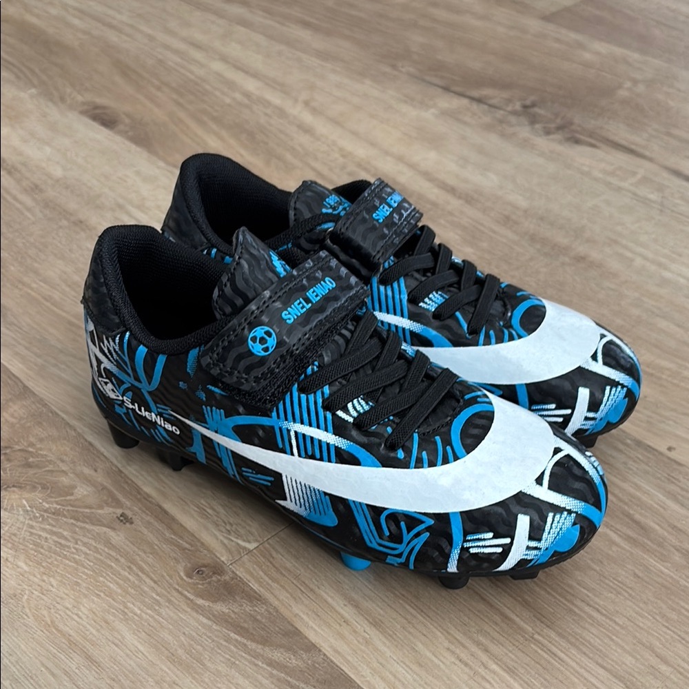 NEW Boys Soccer/Football Cleats